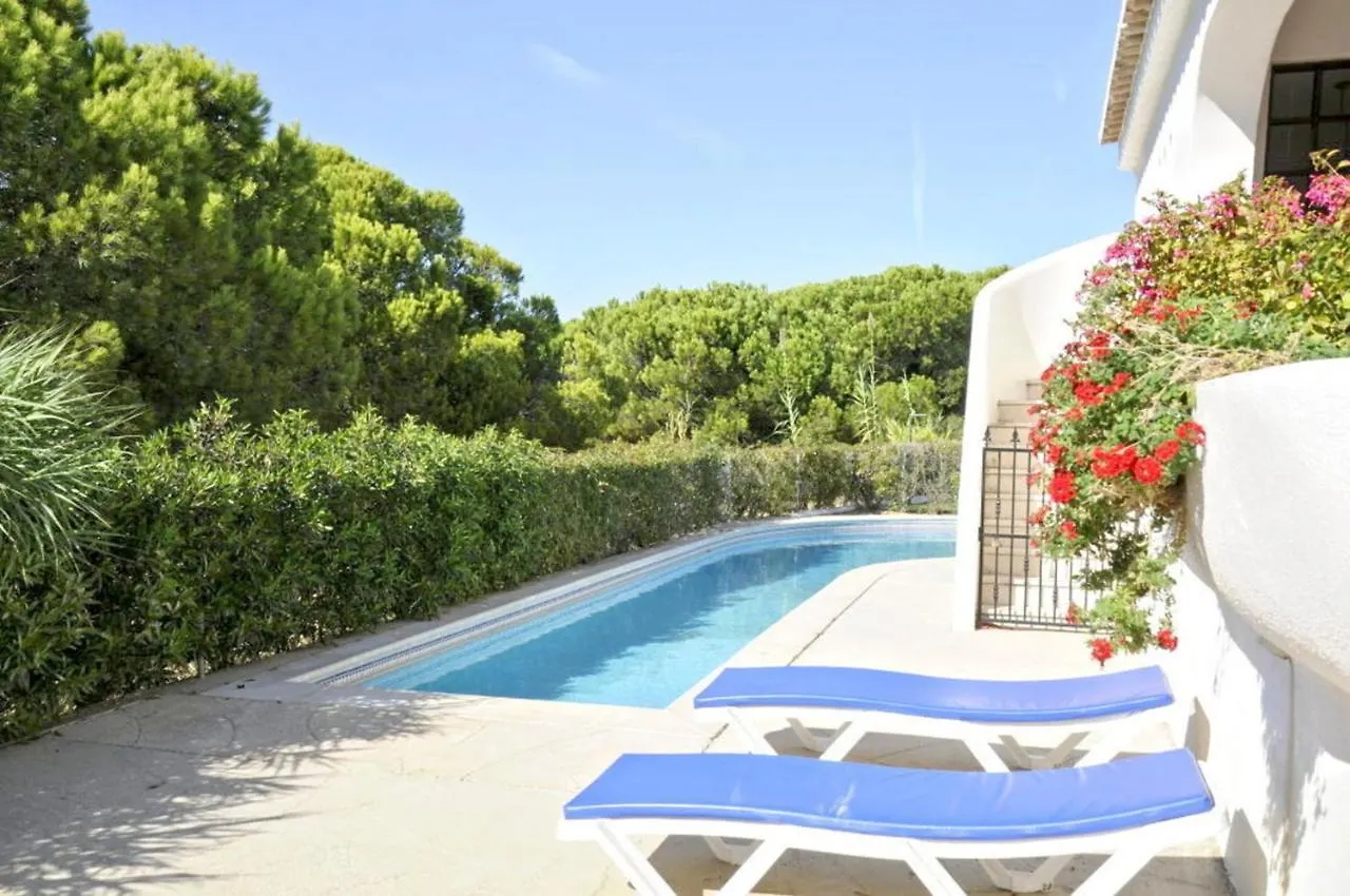 Vila Situated In A Superb Position, In The Old Village Area Quarteira